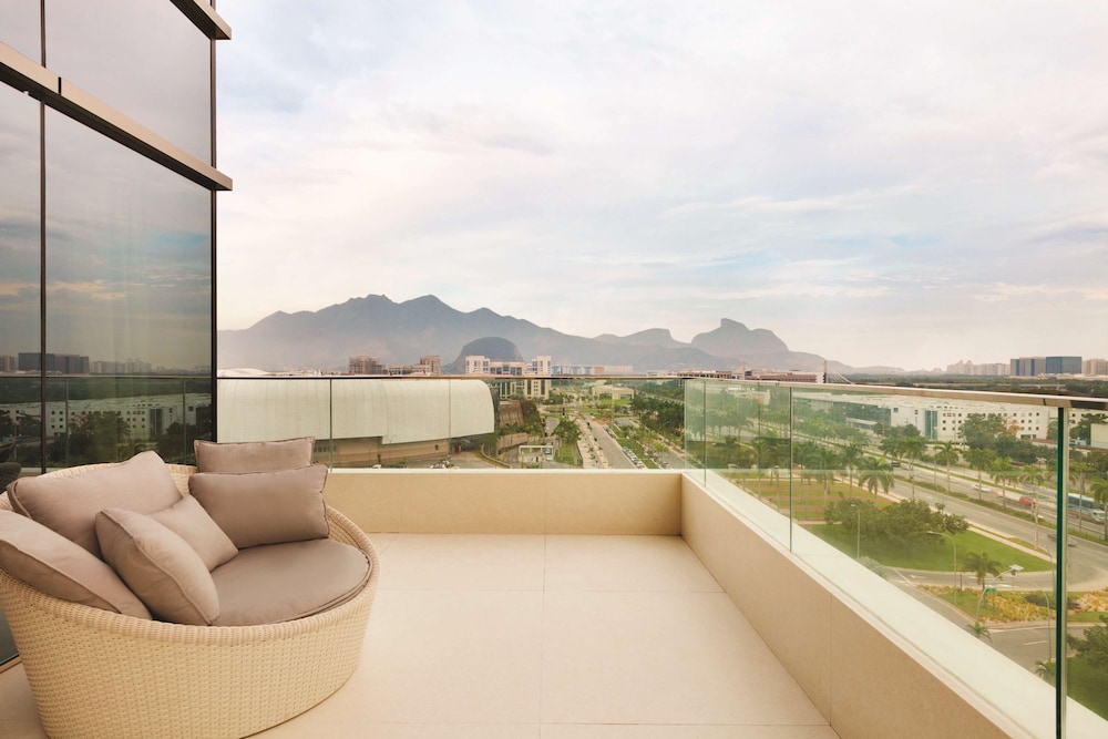 Presidential Room, Club Lounge Access, Lagoon View thumbnail 5