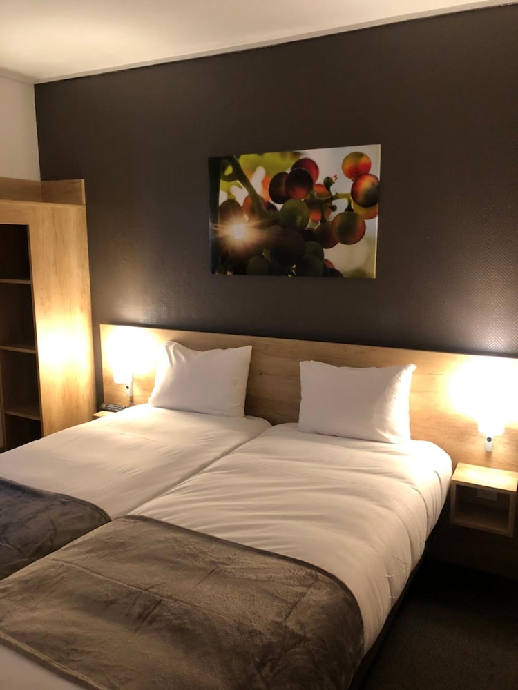 Standard Twin Room photo 2