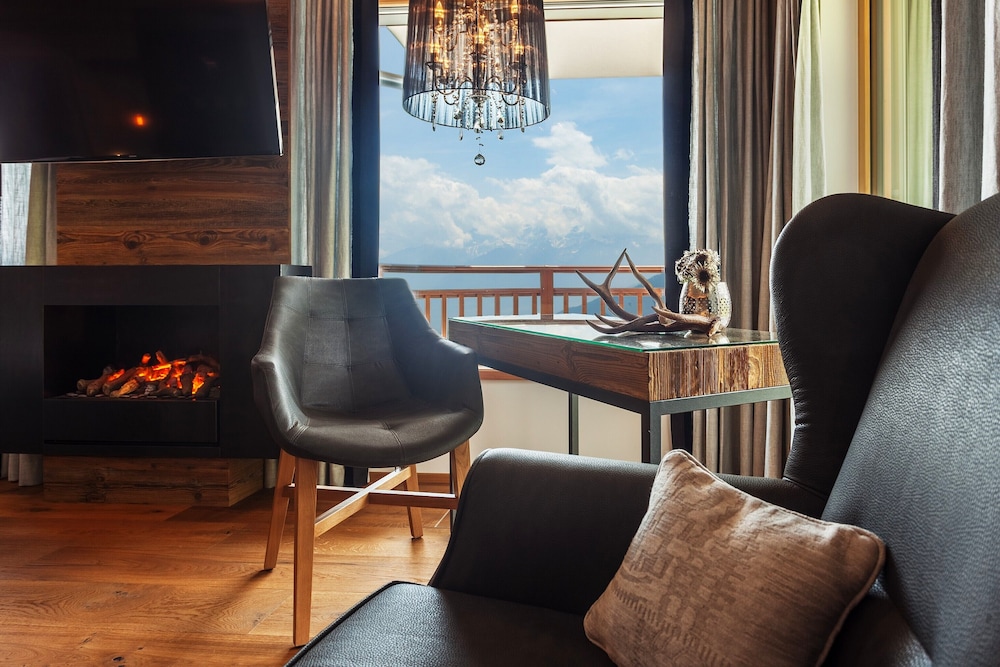 Deluxe Suite, Balcony, Mountain View photo 3