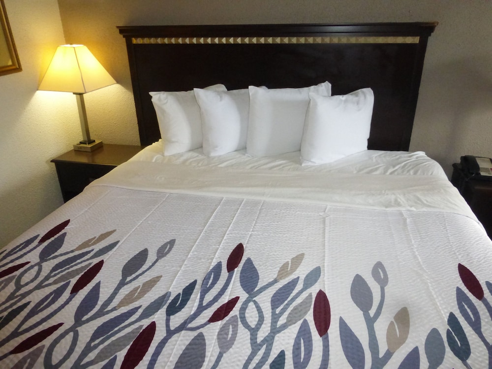 Superior Room, 1 King Bed, Smoking photo 3