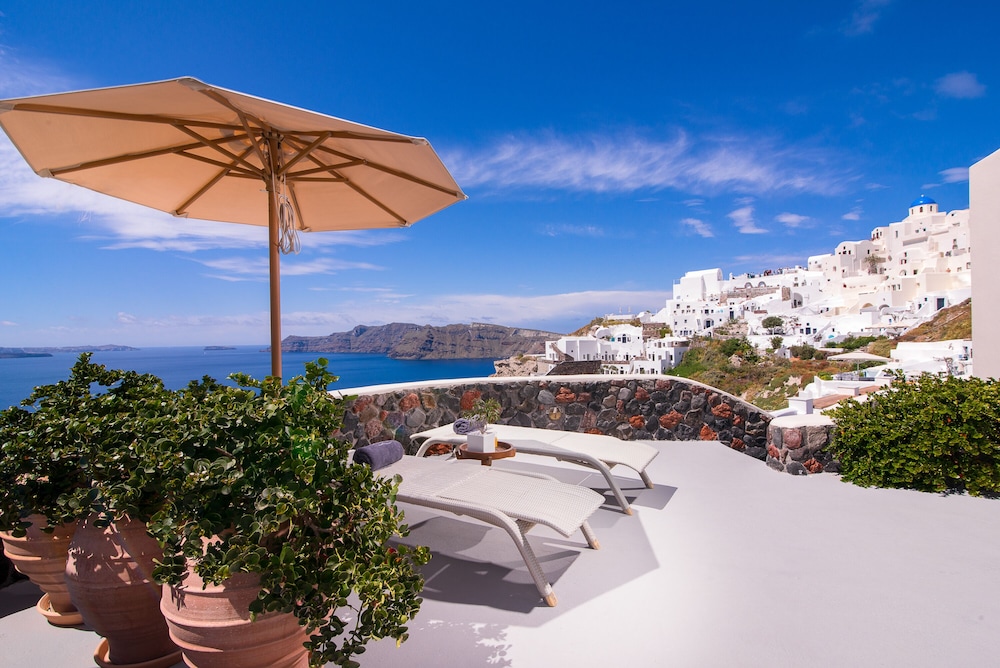 Mantzourana Cliff House with Caldera View - Photo 6