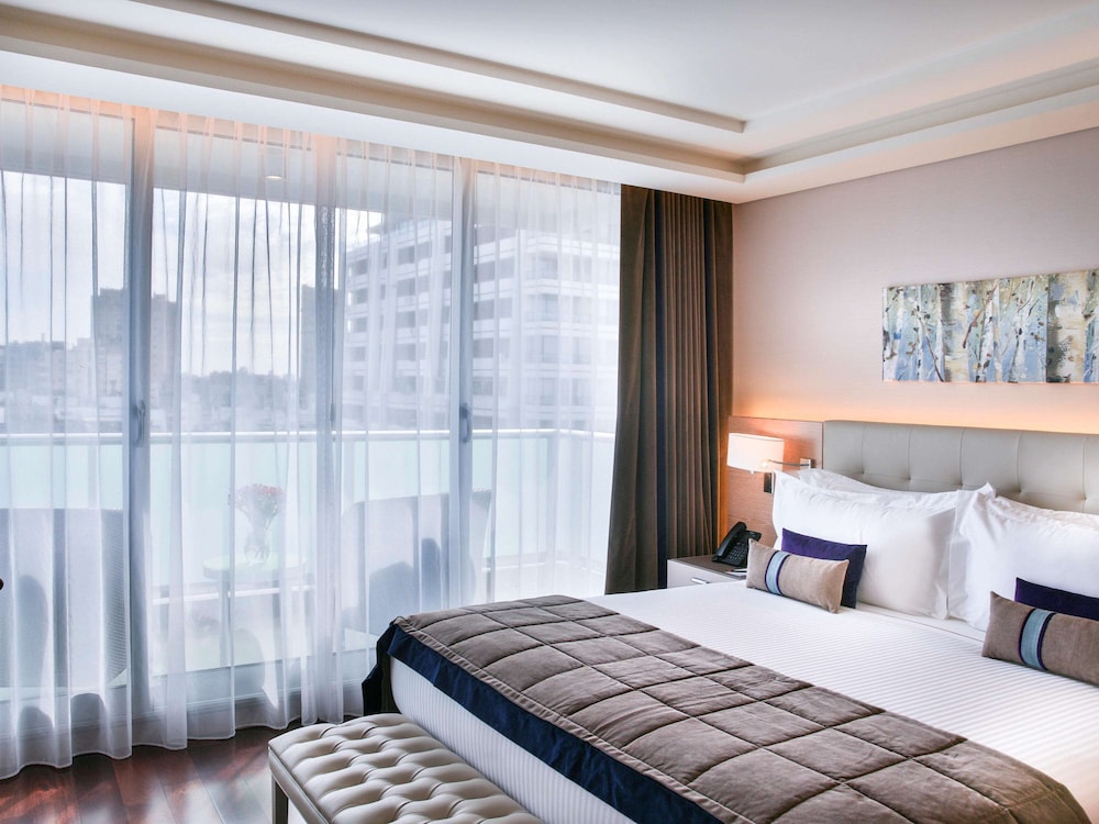 Executive Room, 1 King Bed with Sofa bed, Balcony