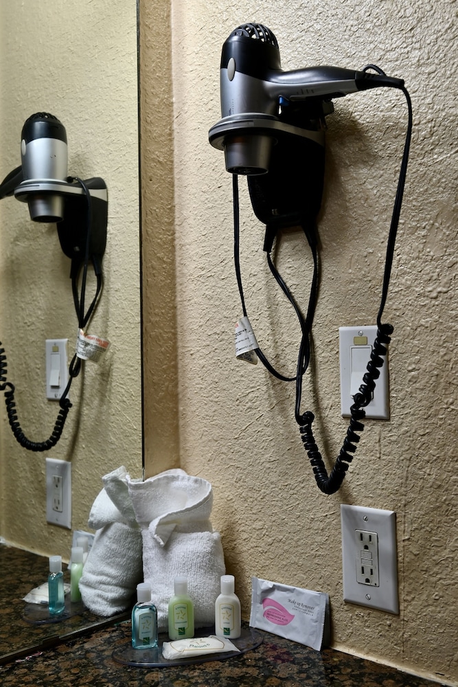 Suite, Multiple Beds, Non Smoking - Photo 17