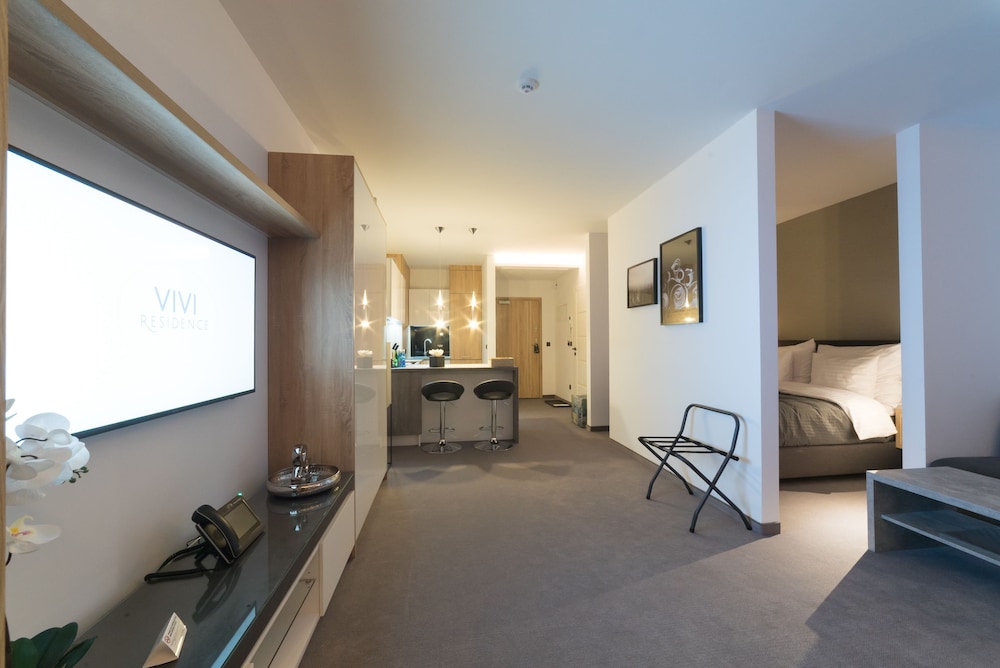 Standard Apartment, 1 Queen Bed, Non Smoking, City View photo 3
