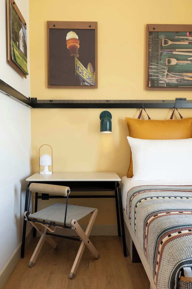 Room, 1 Queen Bed, City View photo 3