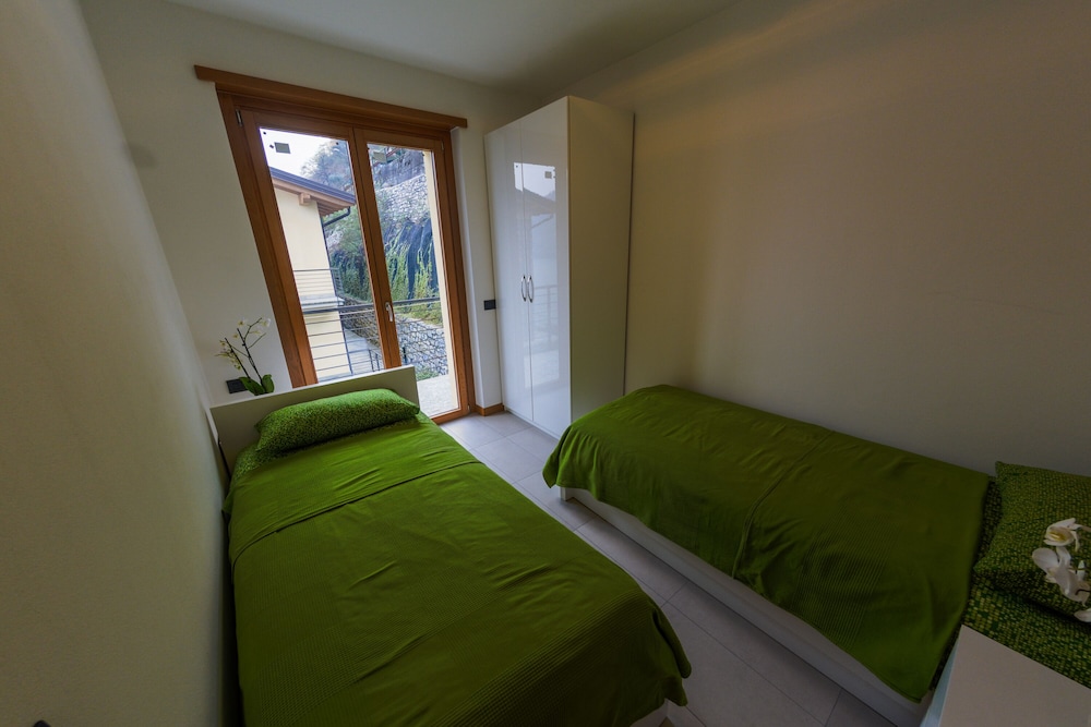 Family Apartment, Multiple Bedrooms, Mountainside (Residence degli Oleandri 4B) photo 1