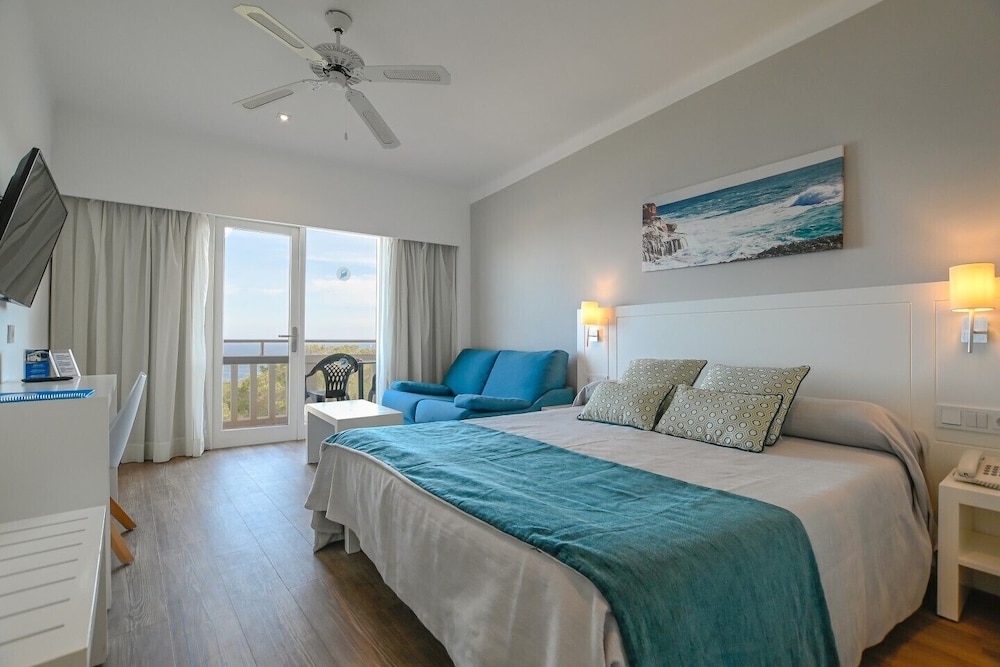 Habitación Doble o Twin Junior, Balcón, Vista al Mar (2 Adultos + 1 Niño)