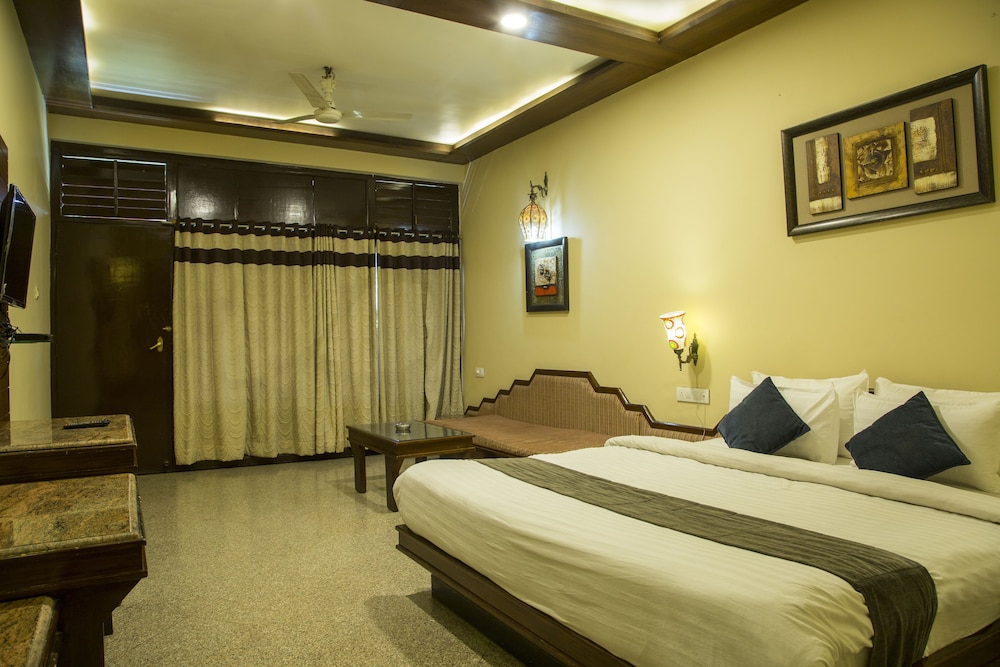Traditional Double Room, 1 King Bed, Hill View photo 3