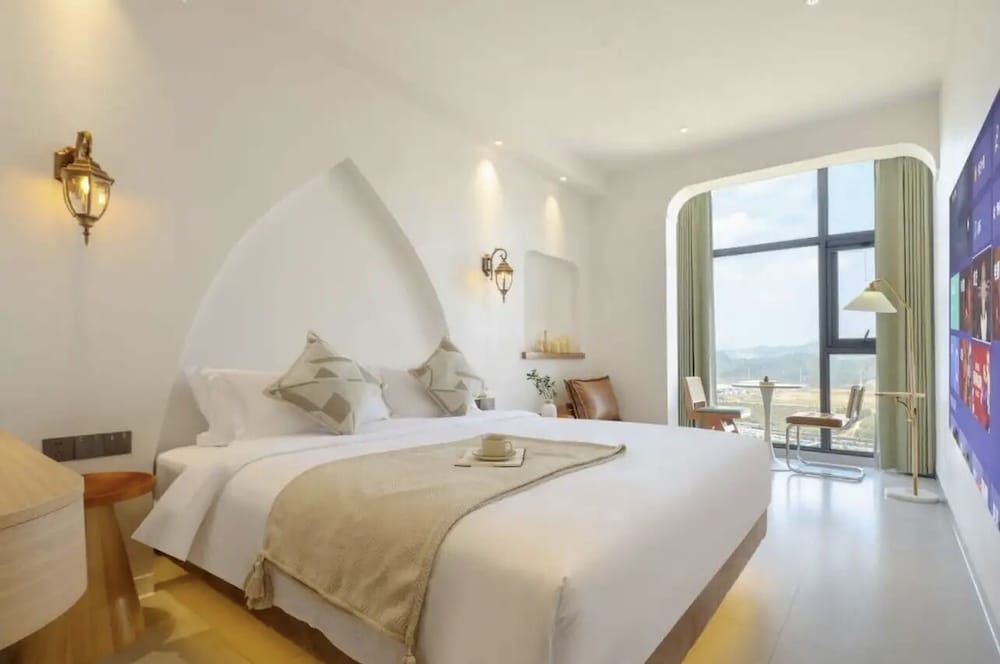 Luxury Room, City View