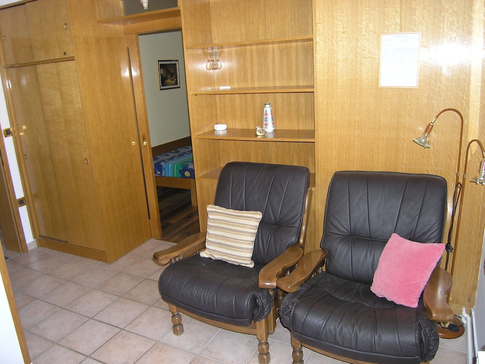 Apartment (A4)