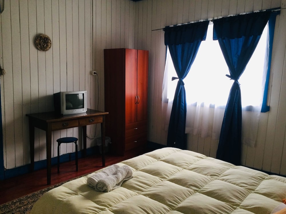Basic Double Room, 1 Queen Bed, Non Smoking photo 3