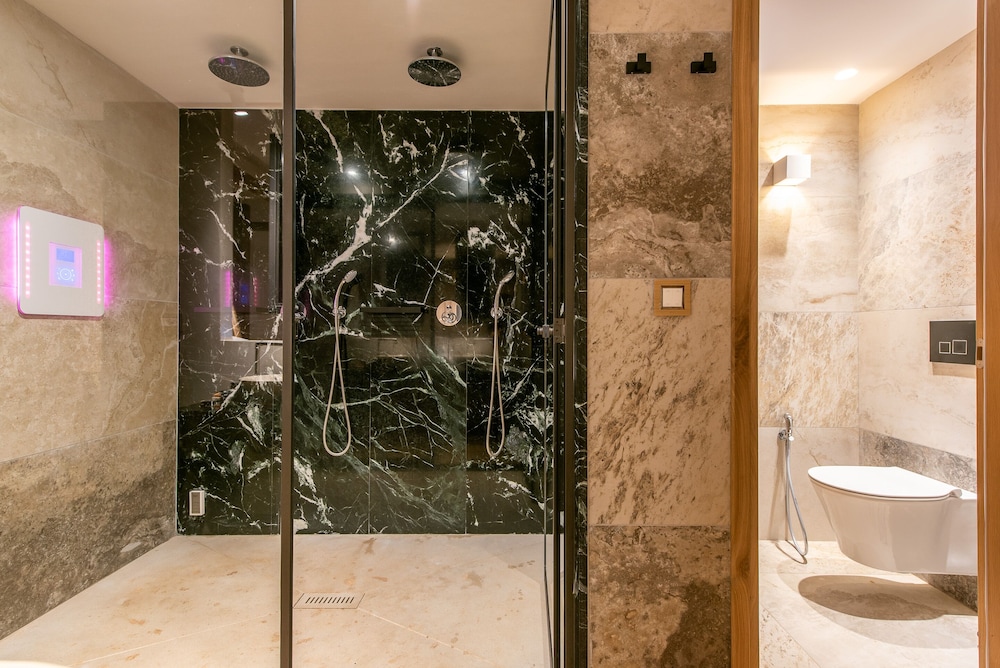 Premium Double Room (Steam bath) thumbnail 5