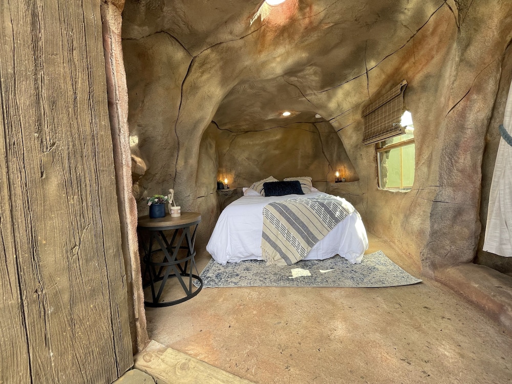 Exclusive Cabin, 1 Queen Bed, Private Bathroom, Mountain View photo 1
