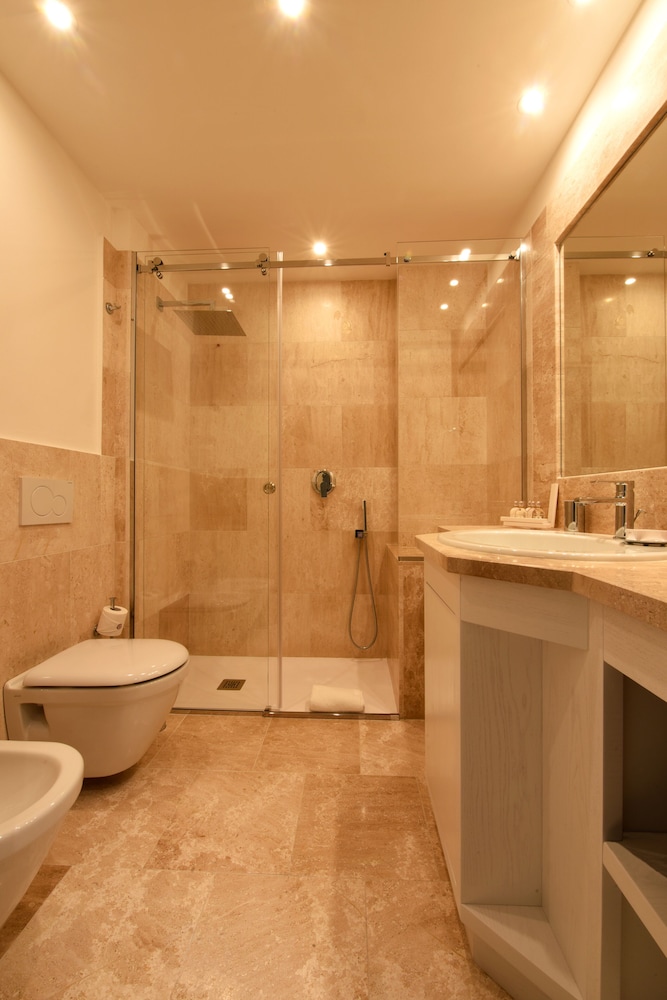 Superior Double or Twin Room, Balcony - Photo 4
