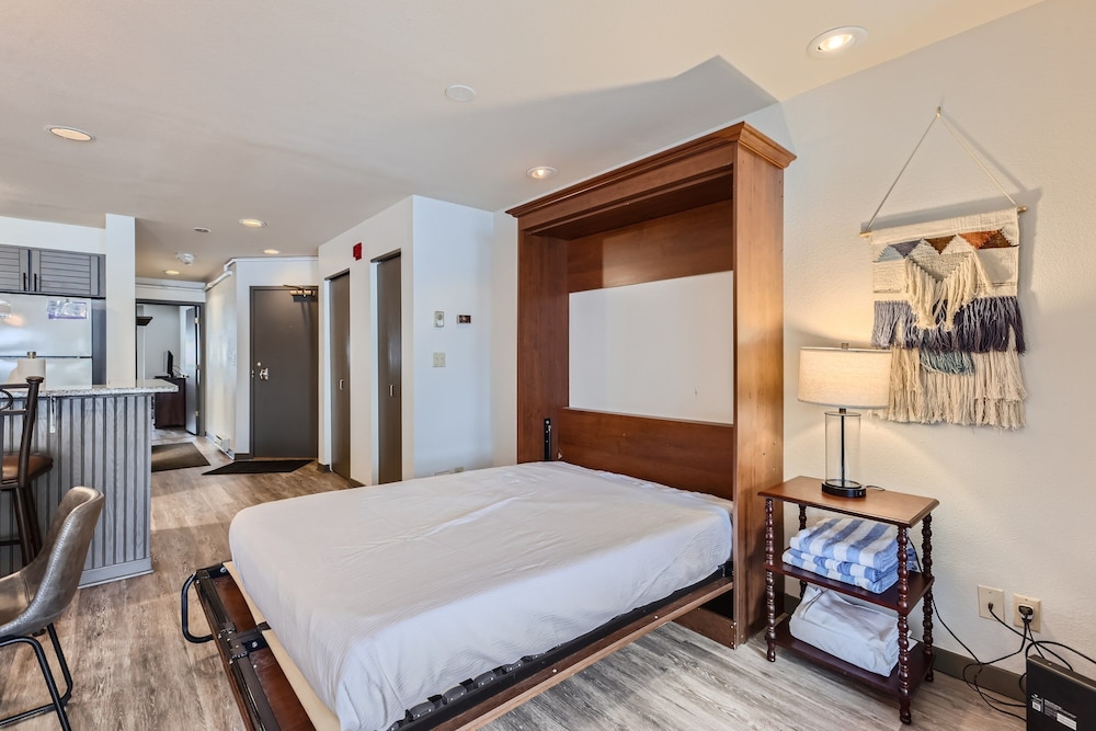 Condo, 1 Bedroom