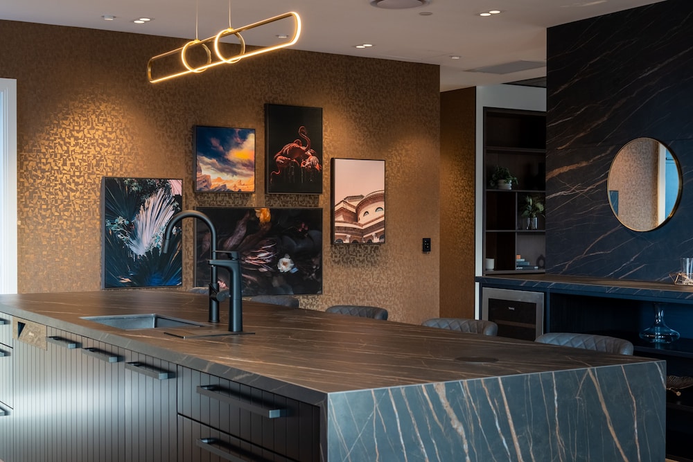 Luxury Penthouse, City View (4 King Beds) - Photo 16