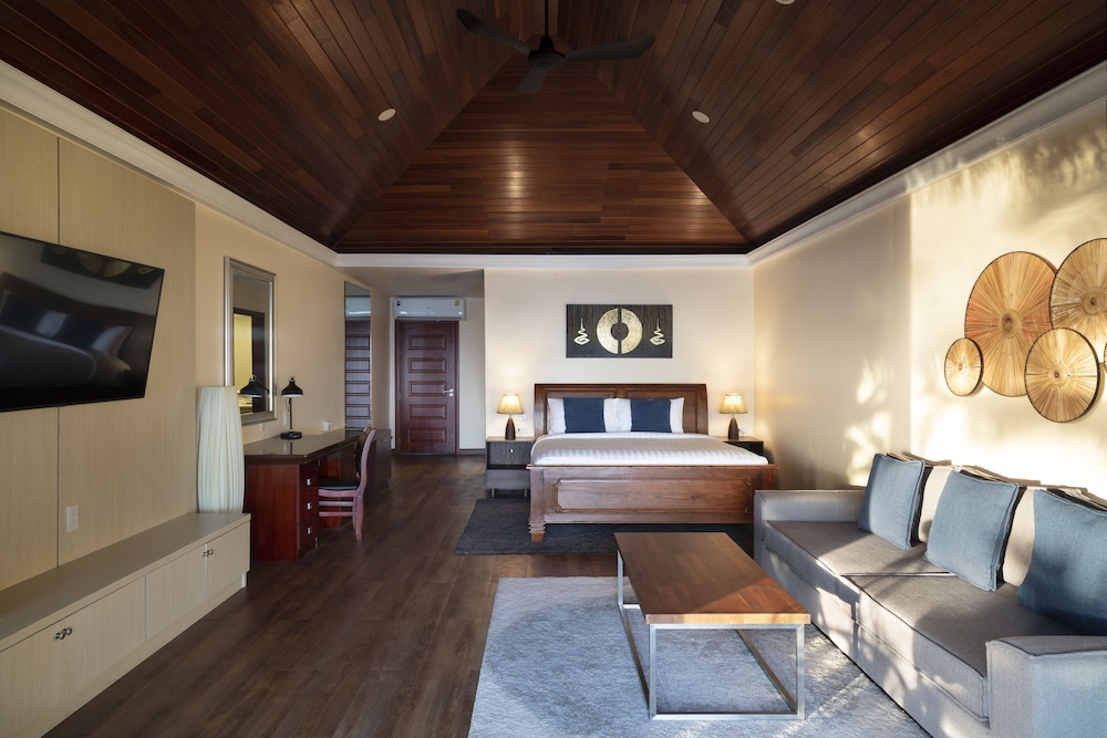 Luxury Beachfront Villa - Photo 6