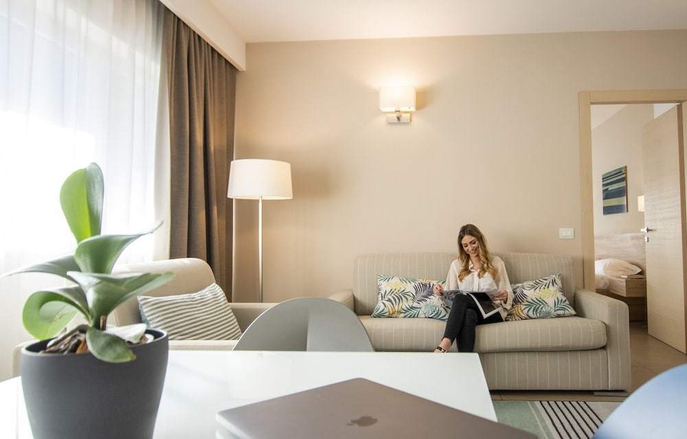 Suite, Kitchenette - Photo 1