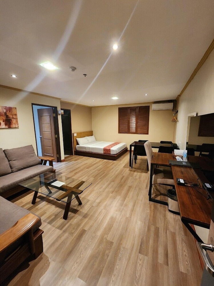 Family Room - Photo 3