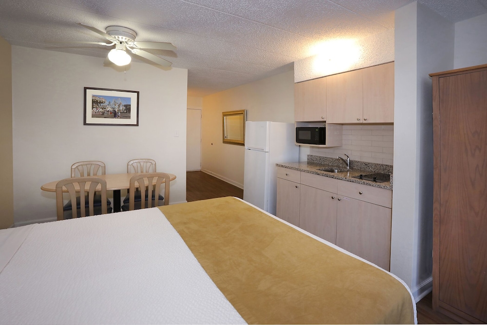 Classic Studio, 2 Queen Beds (One Room Efficiency Non-View) photo 1
