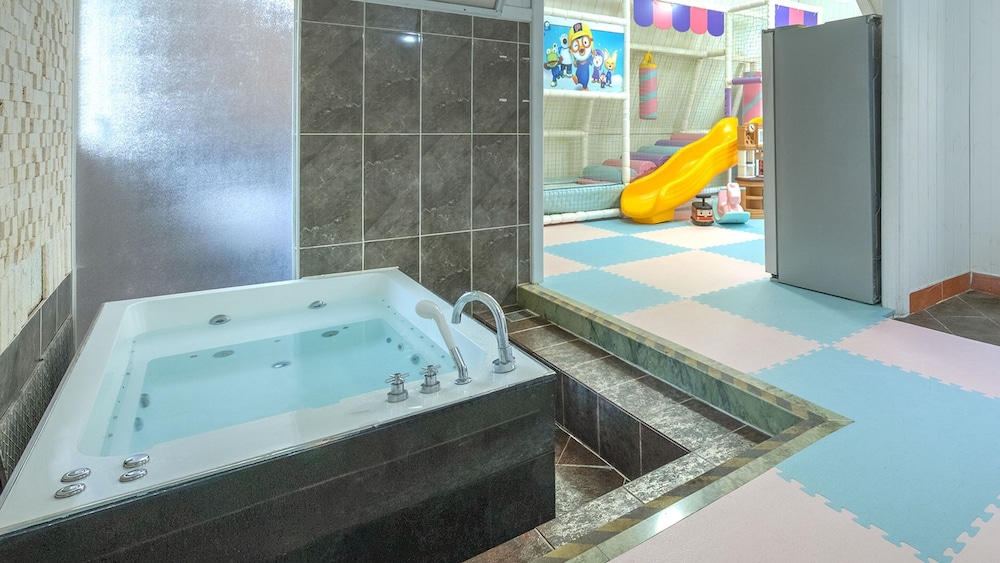 Basic Room, 1 Bedroom (Suite 1 (BBQ, Terrace, Spa)) - Photo 7
