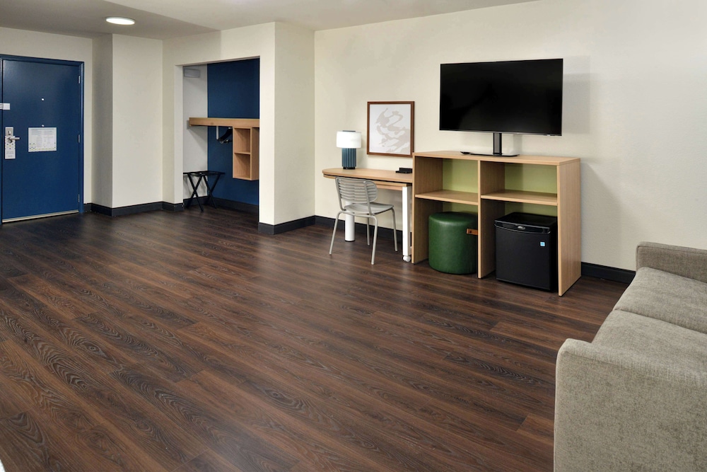 Room, 1 King Bed with Sofa bed, Accessible (Mobility, Hearing, Roll-In Shower) - Photo 3
