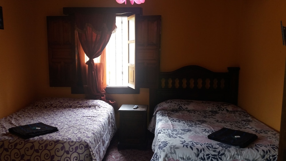 Standard Double Room, 2 Double Beds, Private Bathroom photo 3