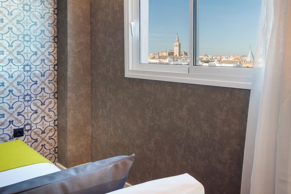 Premium Double Room, City View - Photo 5