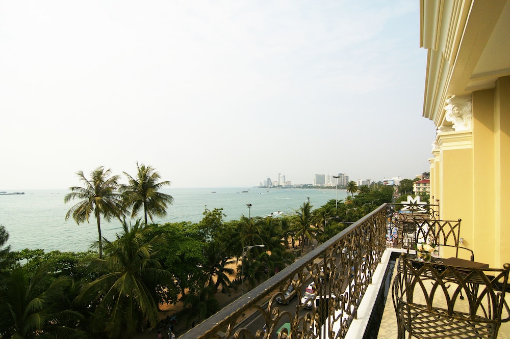 Deluxe beach front with jacuzzi - Photo 8