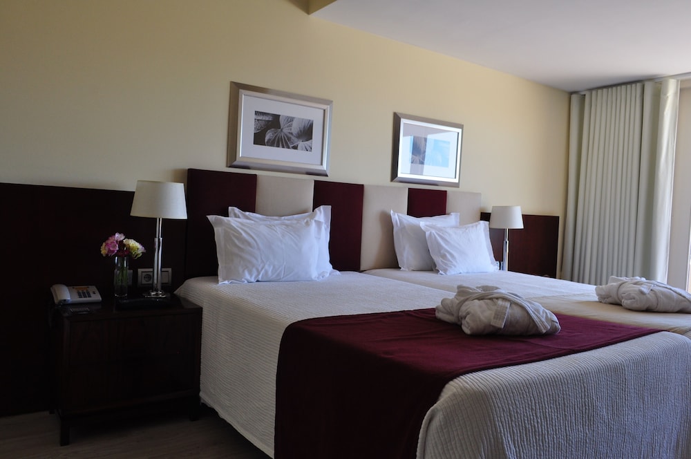 Twin Room, Balcony, River View - Photo 2
