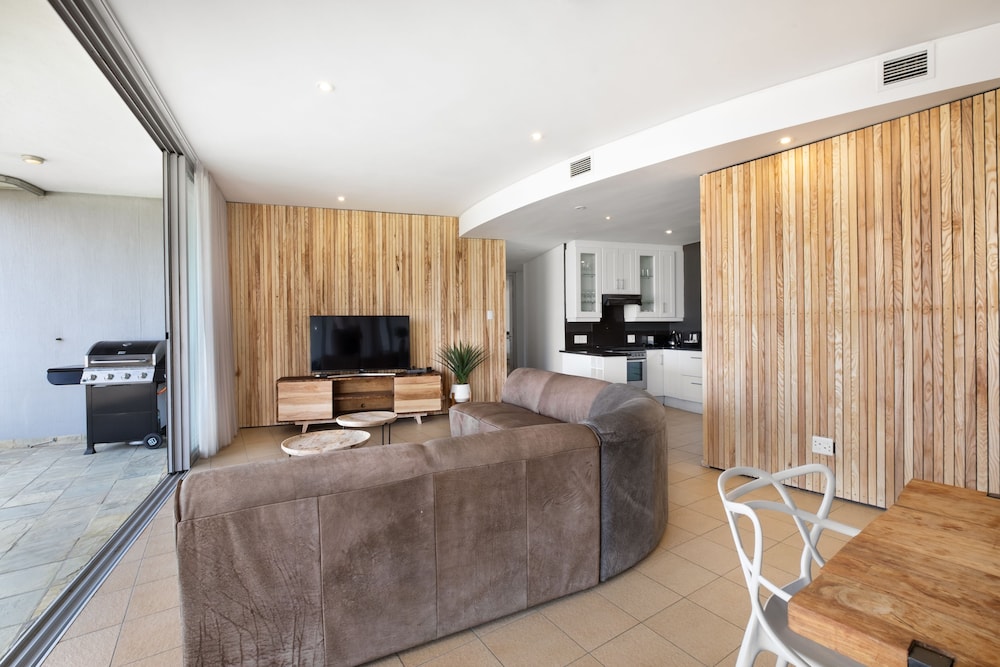Comfort Apartment, 3 Bedrooms, Canal View, Beachfront photo 1