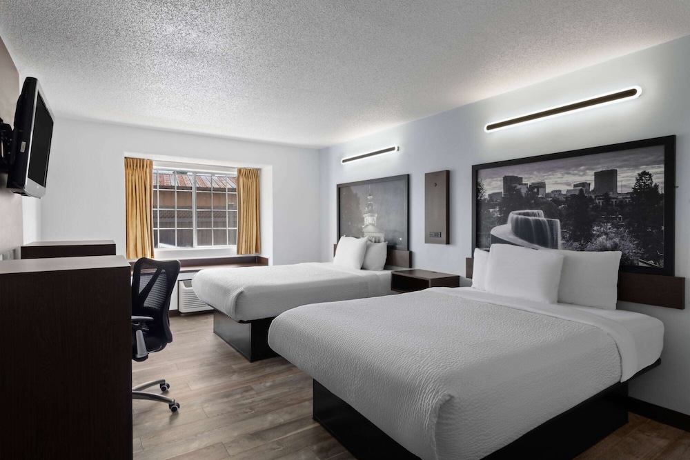 Room, 2 Queen Beds, Accessible, Non Smoking - Photo 1