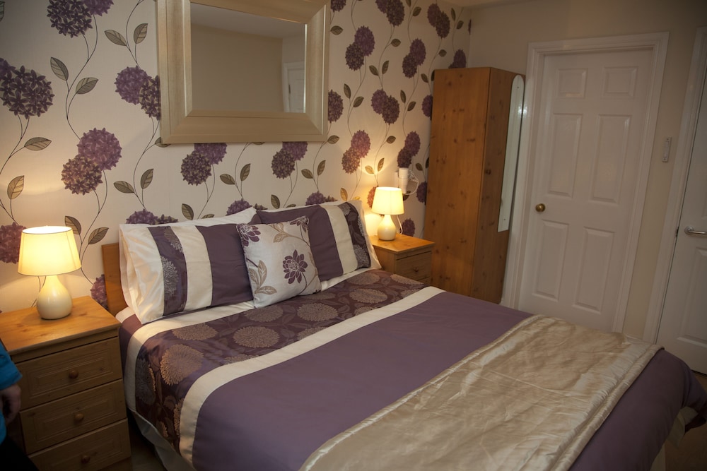 Economy Apartment, 2 Bedrooms, Shared Bathroom photo 2