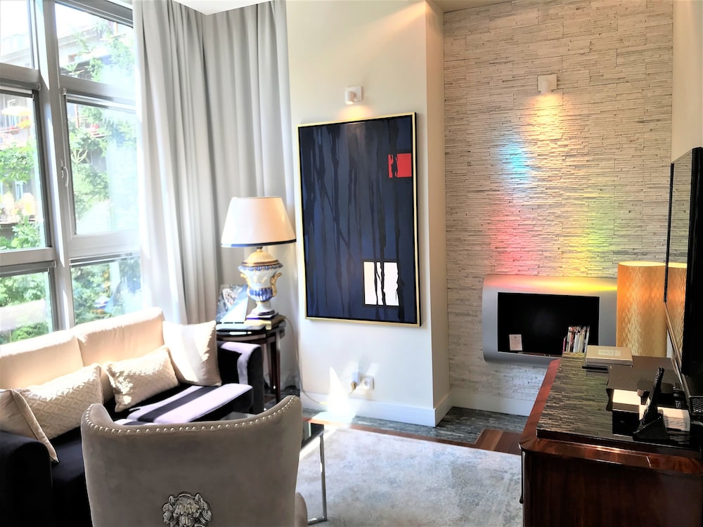 Luxury Deluxe Suite, 1 Bedroom, 1 Living Room, Balcony (65 M2)