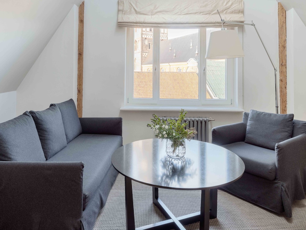 Studio Apartment Two Single Beds - Photo 2