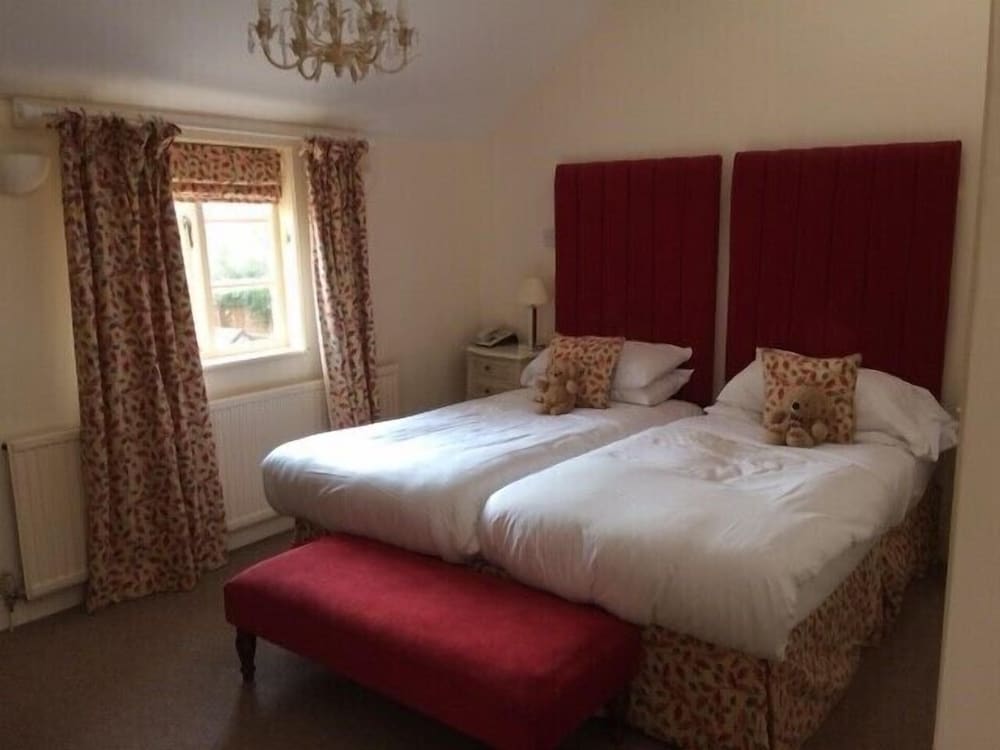 Standard Twin Room, Ensuite photo 2