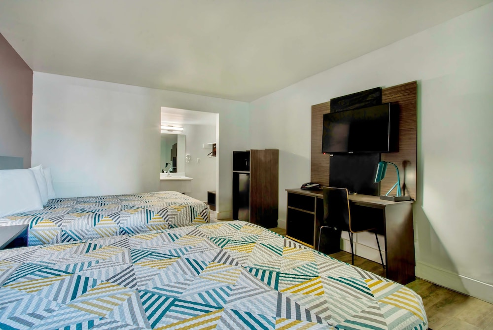 Standard Room, 2 Double Beds, Non Smoking, Refrigerator & Microwave - Photo 4