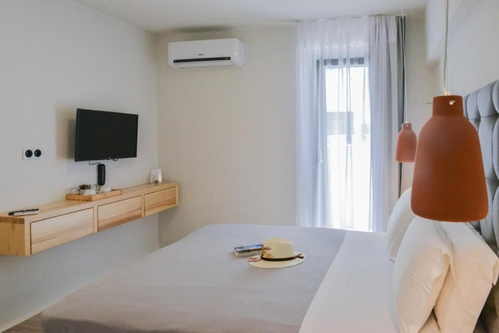 Standard Double Room - Photo 9