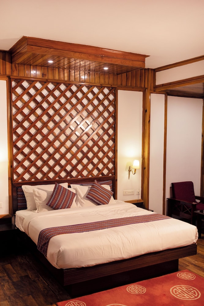 Standard Suite, 1 Double Bed, Mountain View photo 3