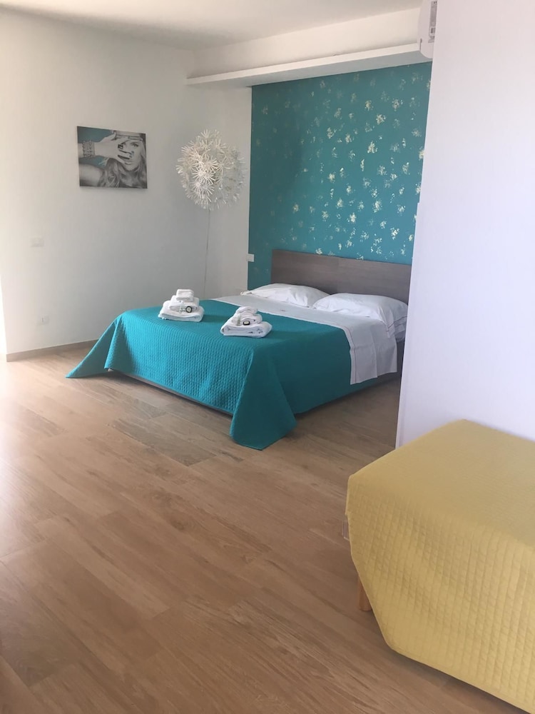 Deluxe Double or Twin Room, Sea View, Poolside