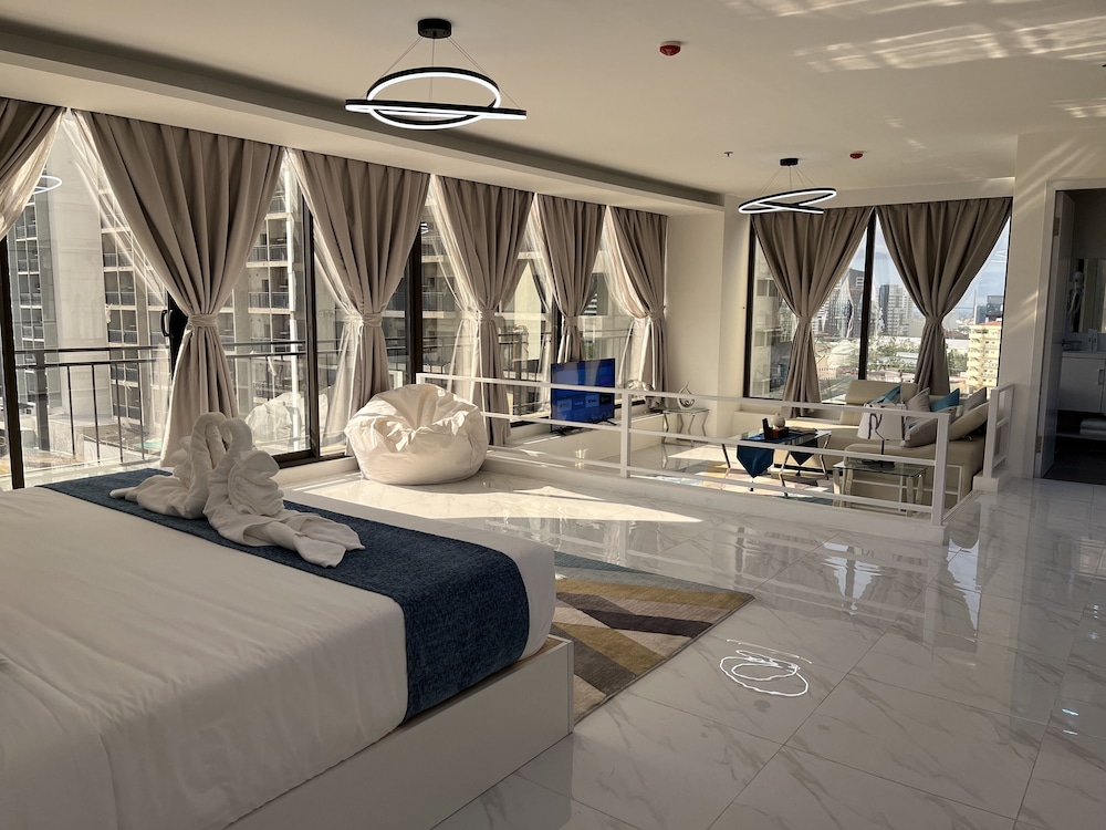 Deluxe Penthouse - Photo 3