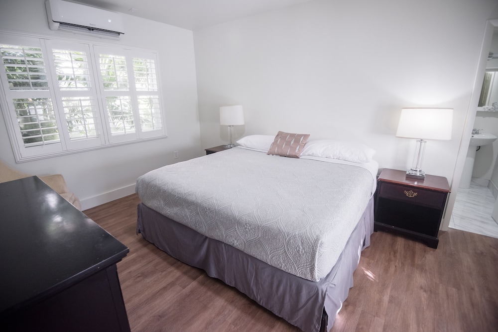 Deluxe Room, 1 Queen Bed