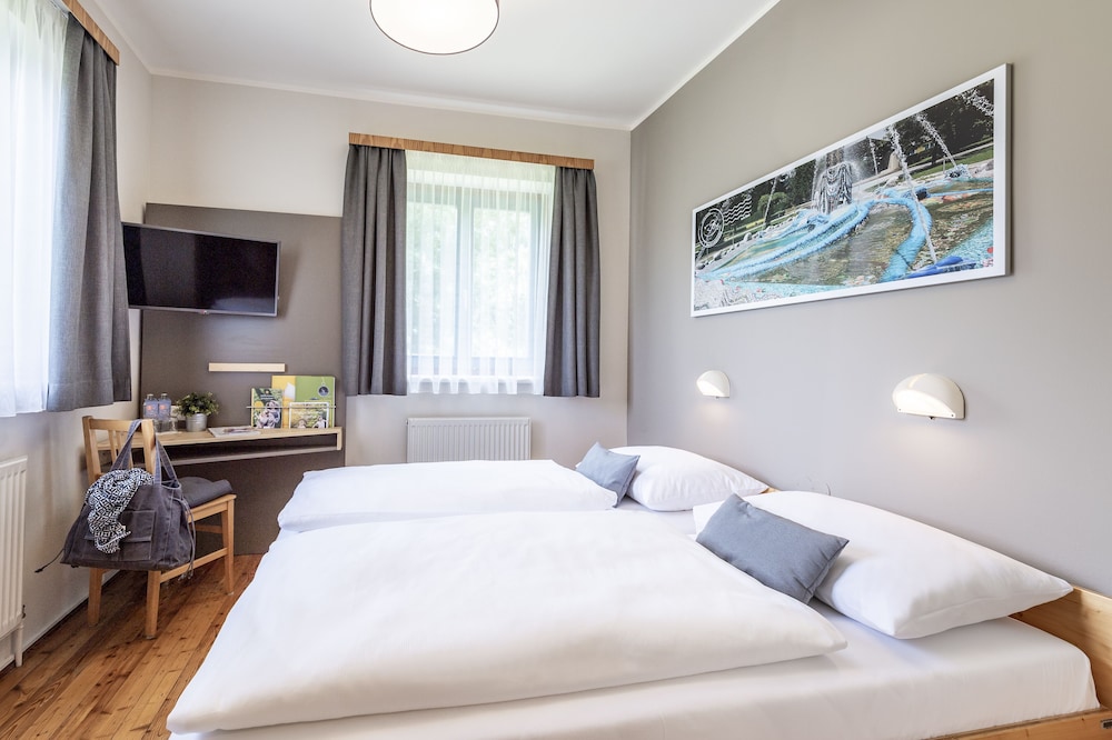 Standard Double or Twin Room - Photo 7