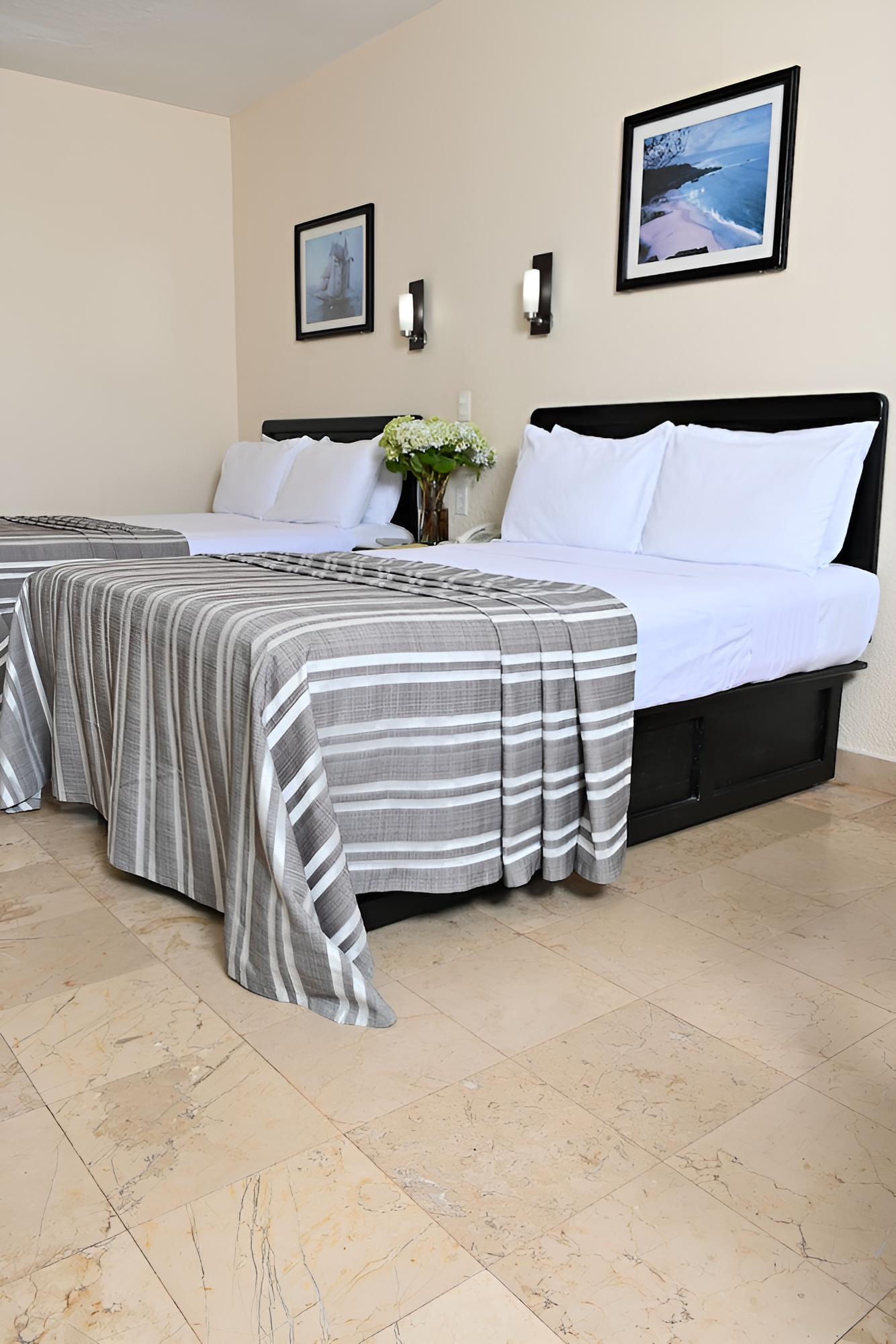 Standard Room with Balcony - Photo 8