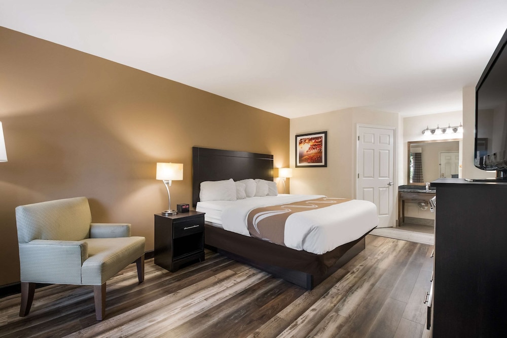 Standard Room, 1 King Bed, Non Smoking - Photo 1