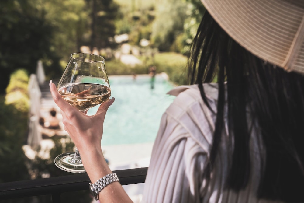 Suite Signature Saint-Estève, free spa access photo 2