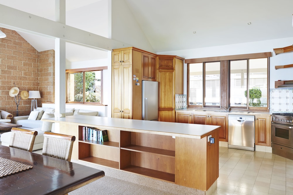 Unit 1 – 2 Bedroom Apartment photo 3