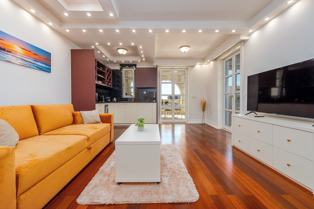 Deluxe Apartment, Partial Sea View
