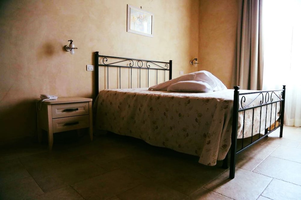 Basic Room photo 2
