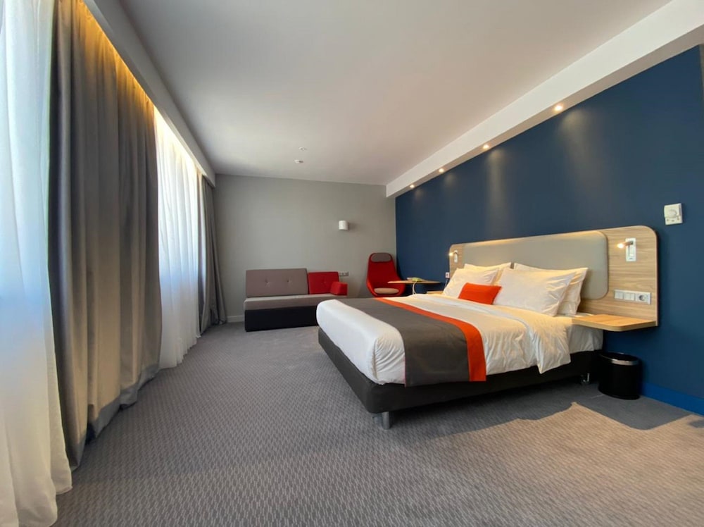 Standard Room, 1 Queen Bed, Accessible (Free Breakfast) - Photo 1
